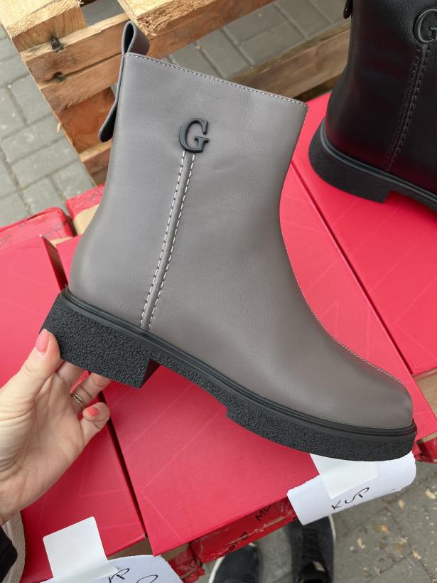 Molo 21 botek taupe lico z literką G Molo P054-2S apricot