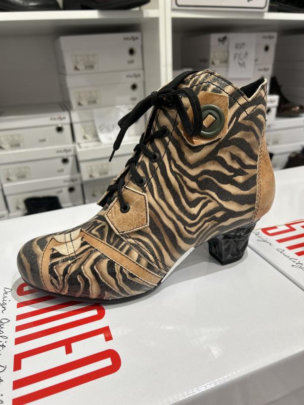 polonia 14- but skora simen premium 5328A zebra na niskim obcasie 