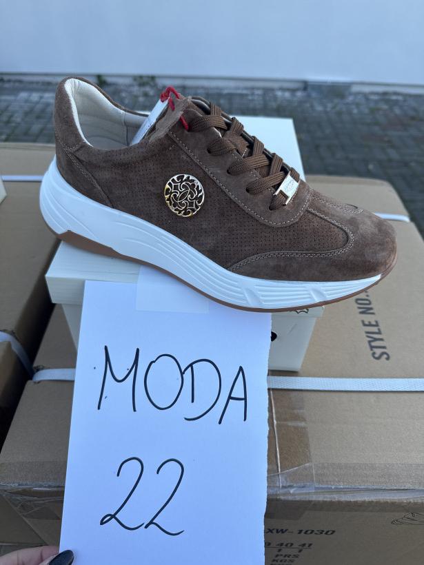 moda 22 brązowy adidas z kołem złotym goodin gd-xw-1030