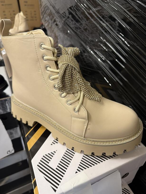 Francja 44 traper beżowy z odpinaną kokardką Wellspring A9615 beige 