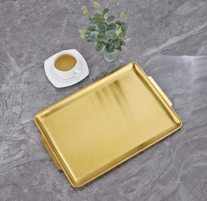 Metalowa tacka w kolorze złotym 40x28cm