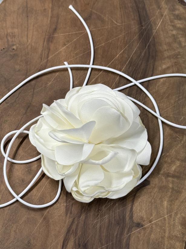 Choker róża wiązany