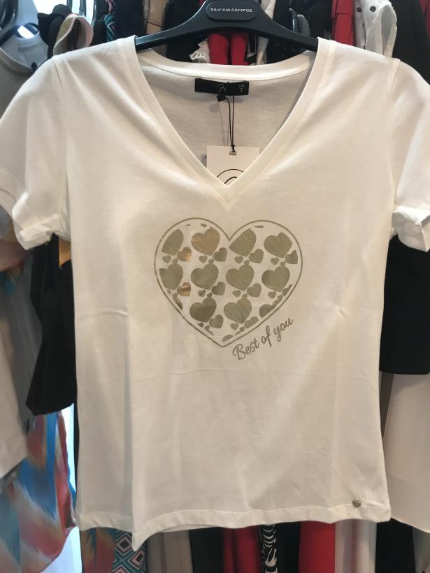 T-shit com corações dourados