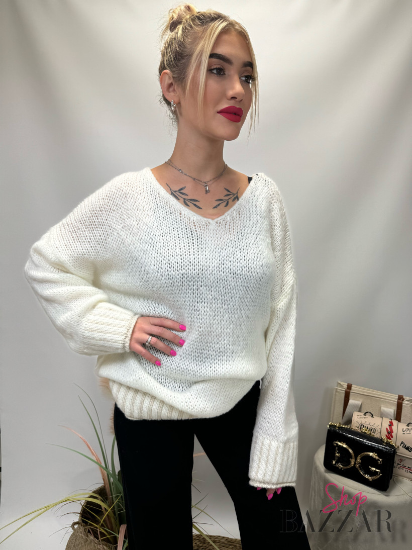 Biały sweter w pas