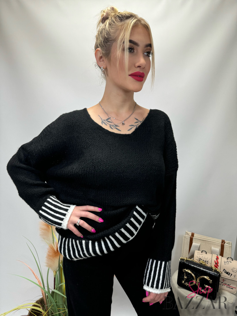  Czarny sweter w pas  