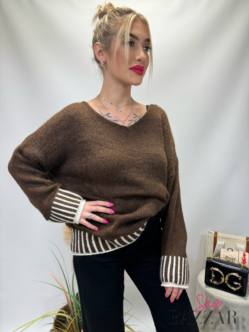 Czekoladowy sweter w pas 
