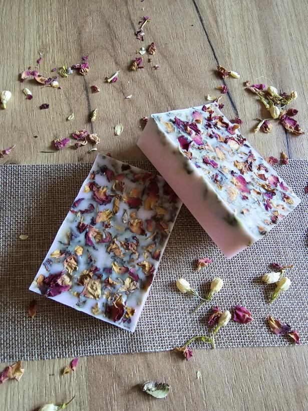 Mydełko glicerynowe  róża + płatki róż 