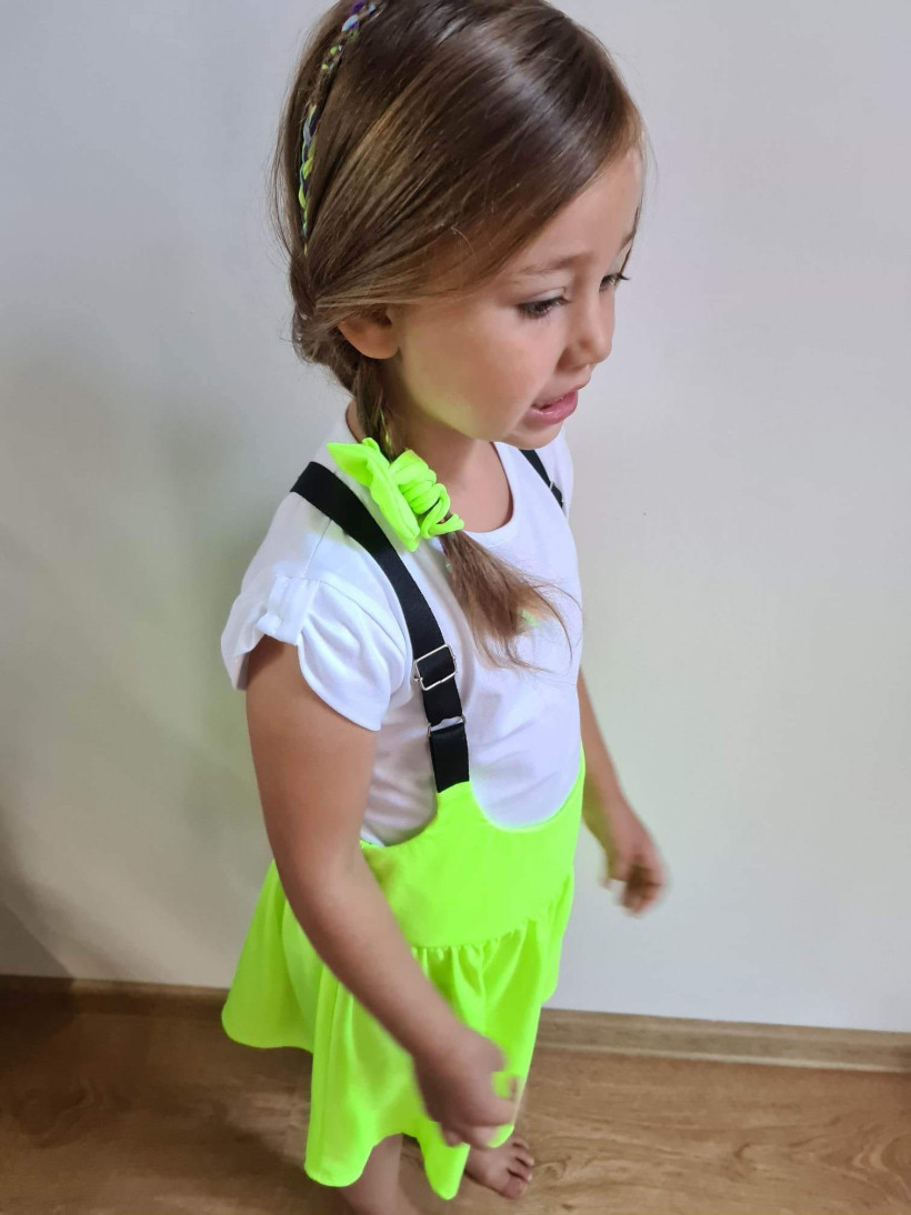 Seledynowa spódniczka z szelkami od Klawo