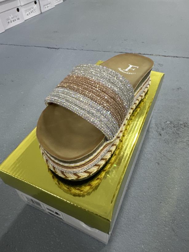 Šľapky 8341-02 s kamienkami TINA - champagne 