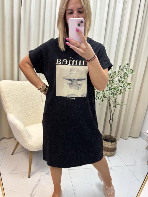 Sukienka kobieta w kapeluszu