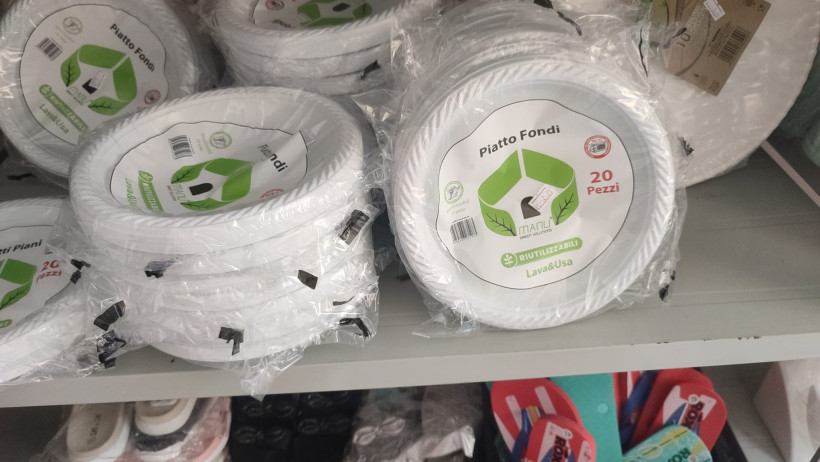 PIATTI DI PLASTICA RIUTILIZZABILI FONDI