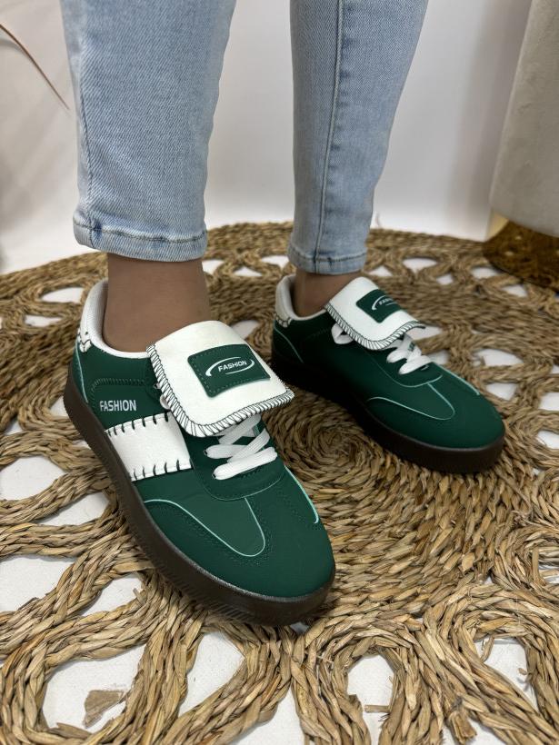 Zielone sneakersy retro