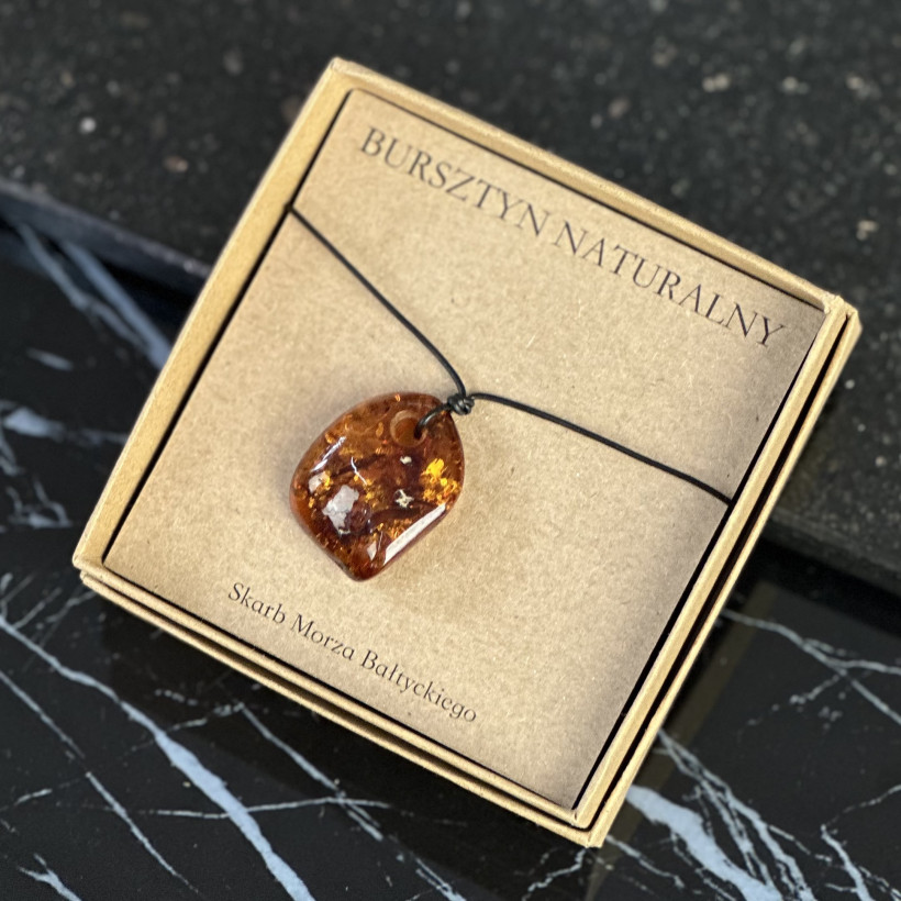 XO98 Wisior bursztyn na rzemyku