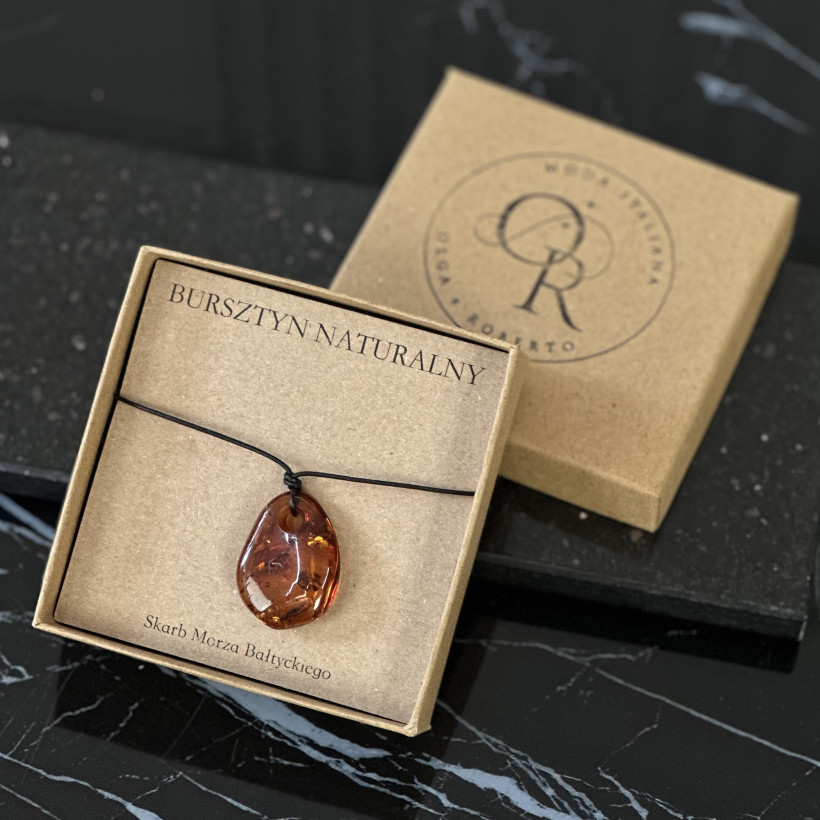 XO99 Wisior bursztyn na rzemyku