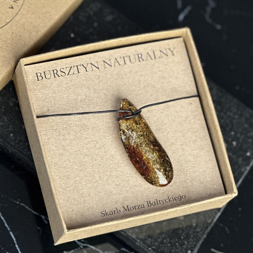 XO101 Wisior zielony bursztyn na rzemyku