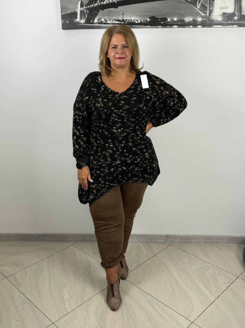 Sweter długi w szpic - Wł. - 9235 - czarny z beżami
