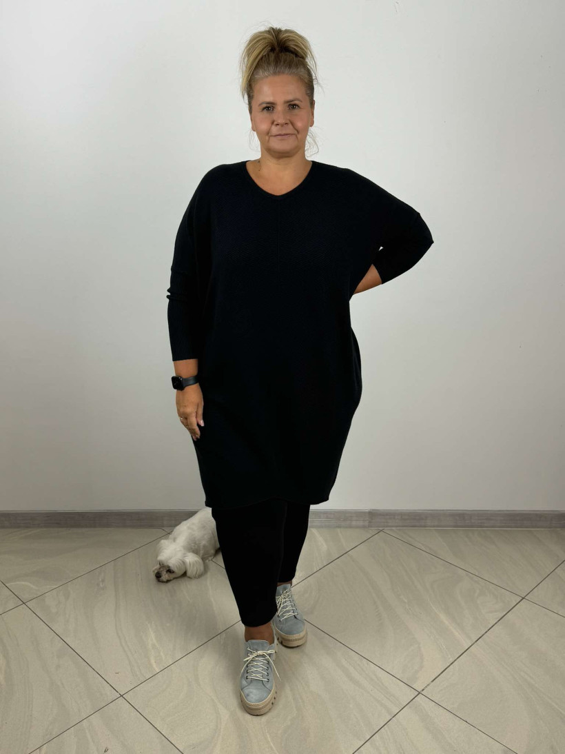 Sweter/ tunika jednokolorowy prążkowany - JUSTW - 8431 - czarny
