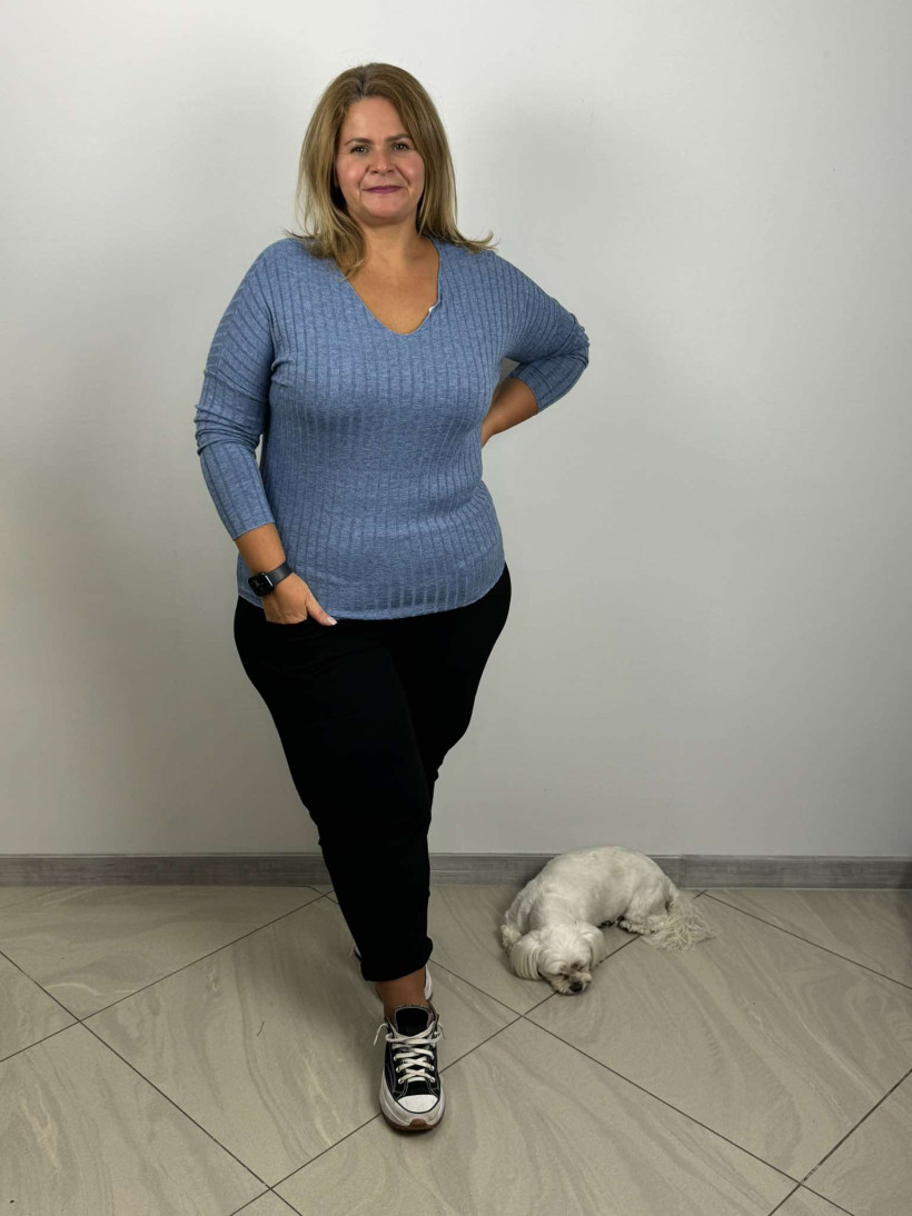 Bluzka / sweter wiskozowa w szeroki prążek, w serek - Wł. - 21336 - dzinsowa