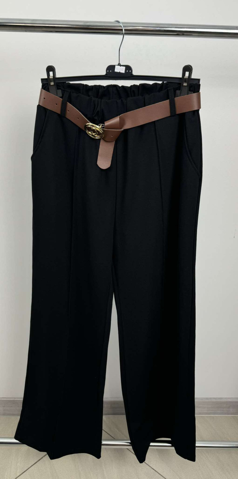 Spodnie wiskozowe na gumce z paskiem, szerokie nogawki - Wł. - 366 - czarne - promocja