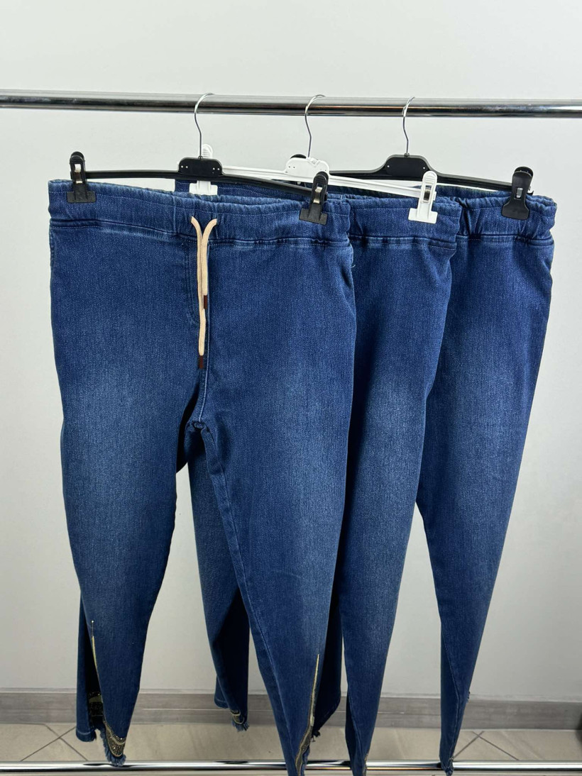 Spodnie jeansowe rozm.7xl niebieskie - haft ze złotych cyrkonii na nogawce Zentex 6258