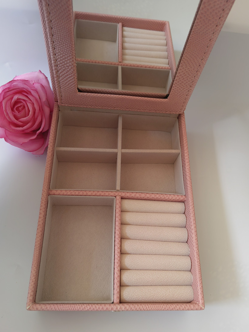Kuferek na biżuterię różowy prostokątny