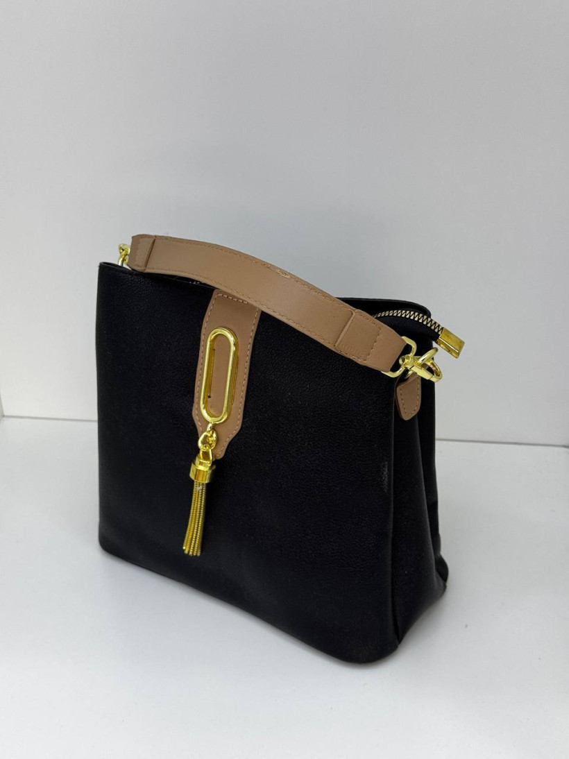 torebka kwadratowa z trzema paskami na przodzie bezowy paseczek ze zlota przywieszka