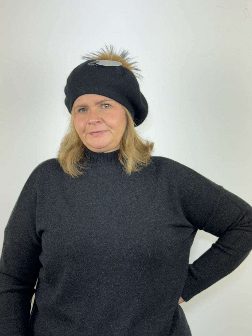 Beret z pomponem - 2401 - czarny