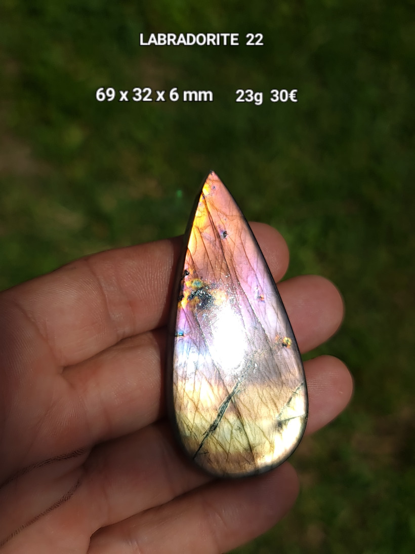 Cabochon Labradorite 22