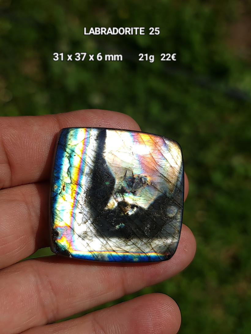 Cabochon Labradorite 25