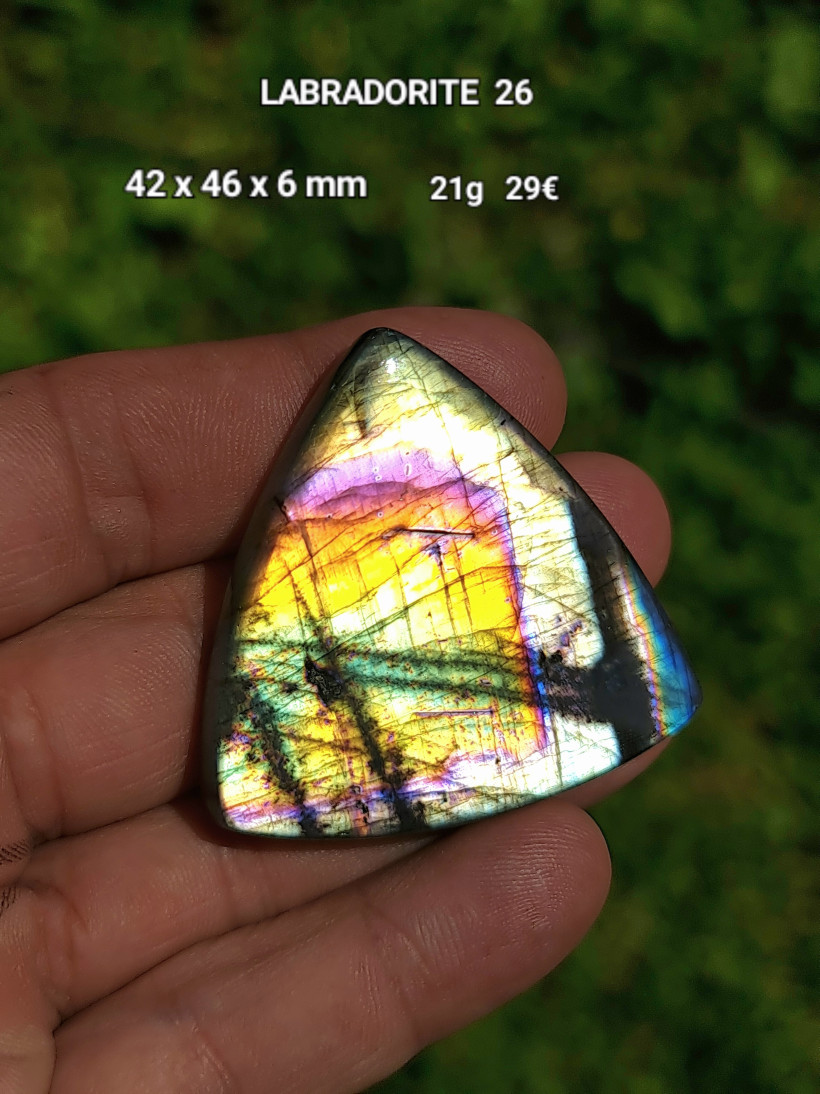 Cabochon Labradorite 26
