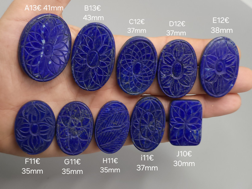 cabochon Lapis lazuli gravé