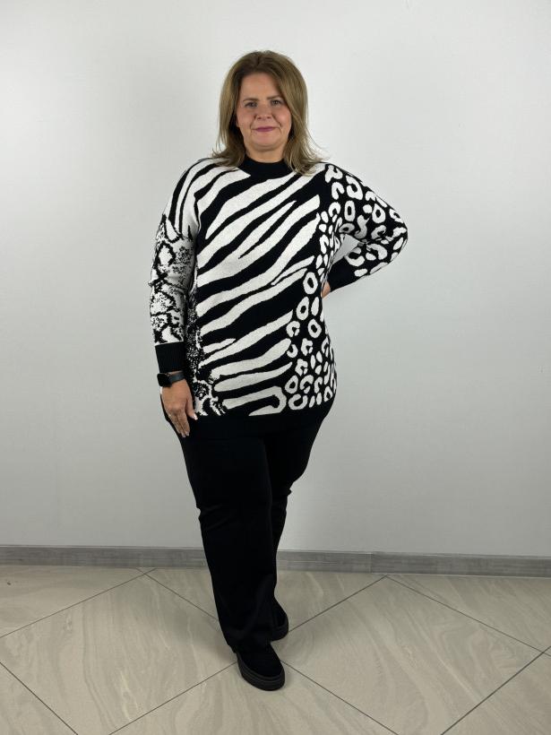 Sweter z półgolfem, wzór centki i zebra - evis - 1099 - biały z czarnym
