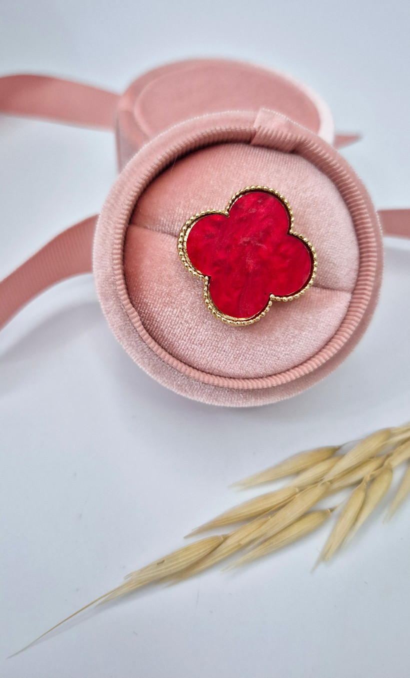 Przypinka czerwona lilijka