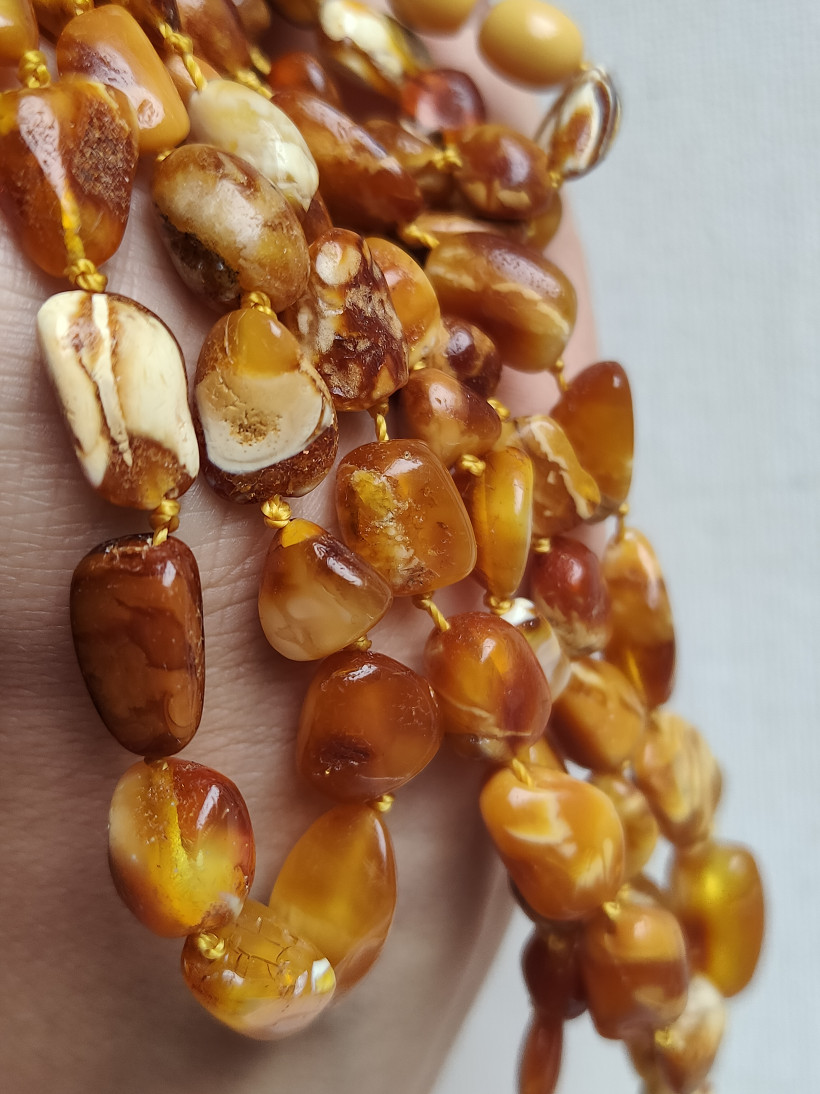 Karmel z mlekiem - najpiękniejsze naturalne bursztyny - naszyjnik N140