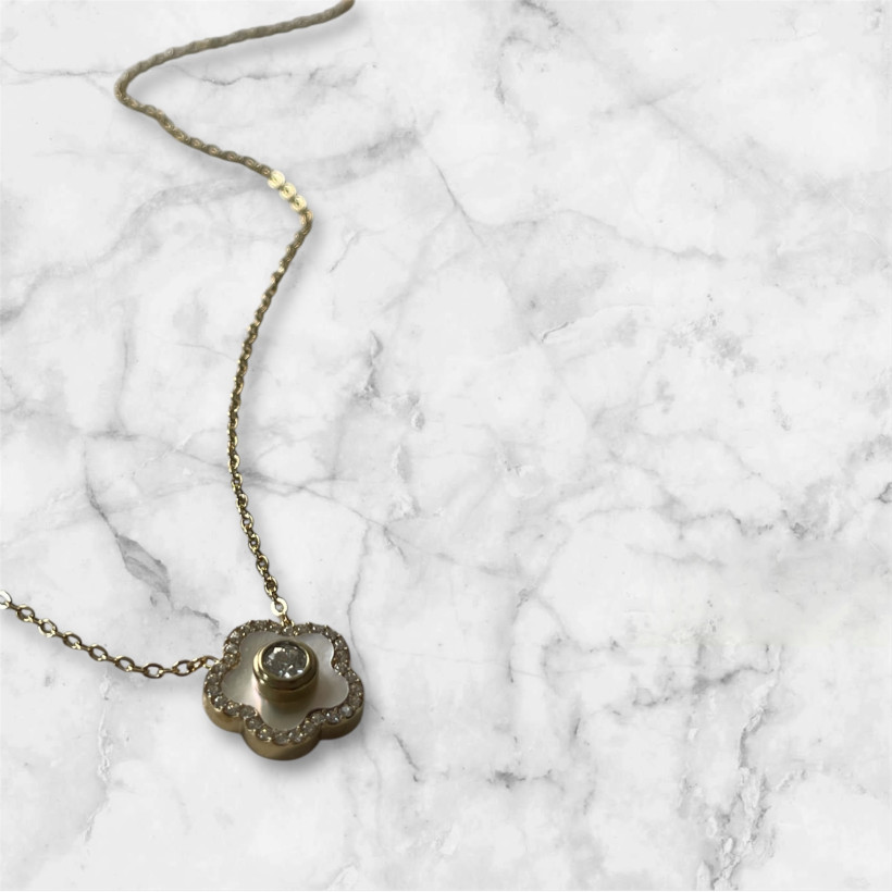 Celebrytka kwiatek wymienne tla