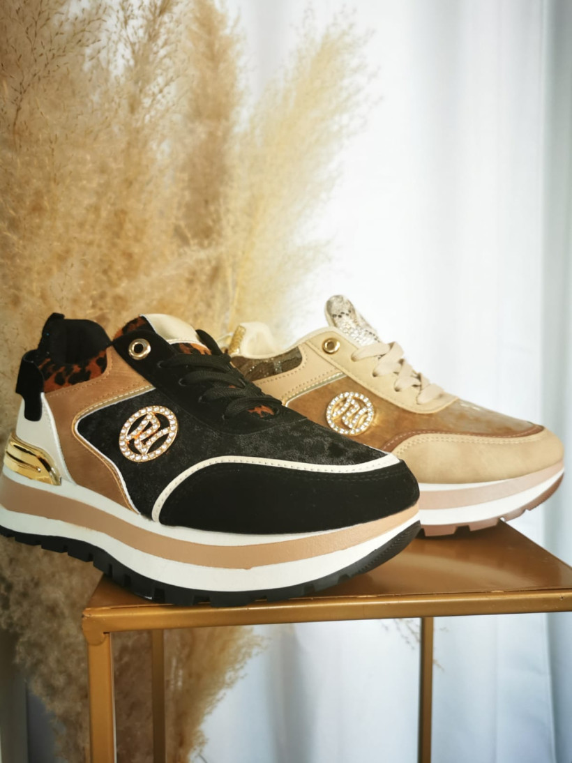 Sneakersy
