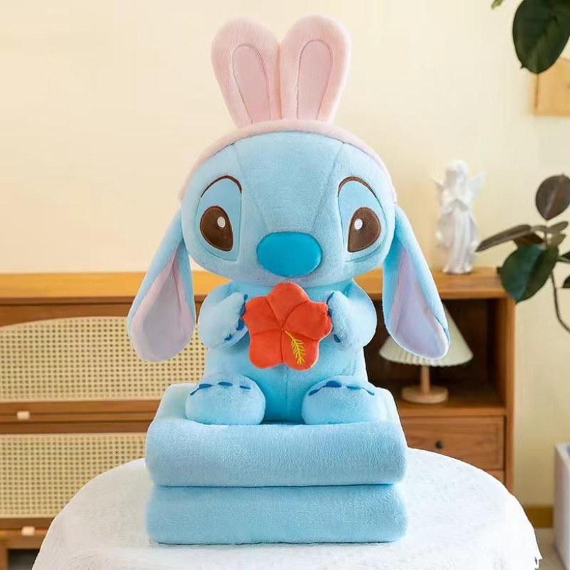 NOVÝ STITCH s kvietkom - plyšová hračka s dekou