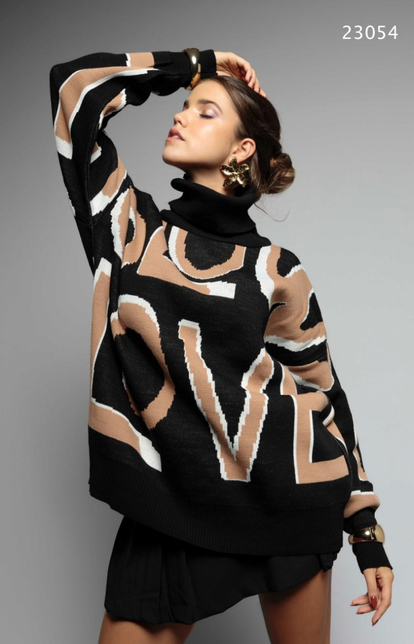 Camisola Gola preta e letras