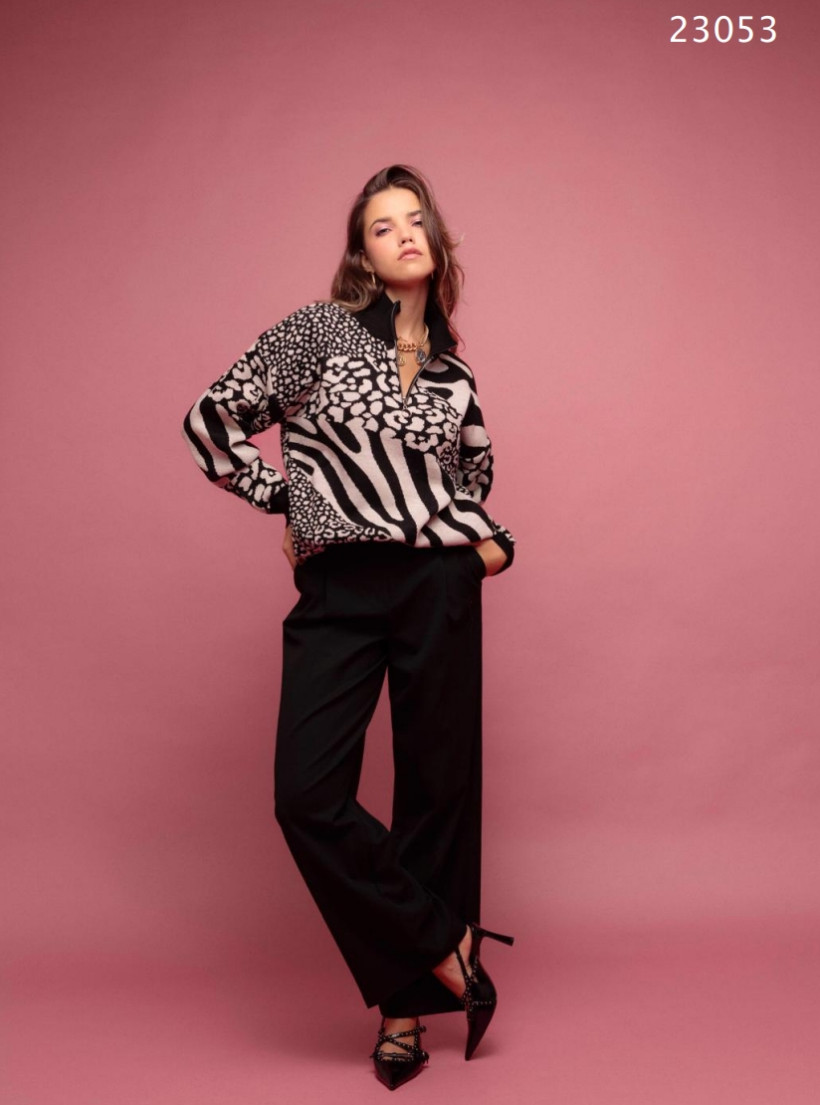 Camisola com fecho preto e branco