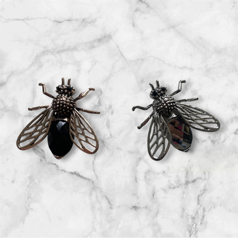 Broszka mucha na magnez