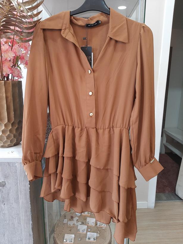 Camisola castanha com folhos