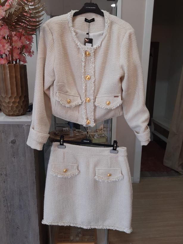 Conjunto bege de saia+casaco