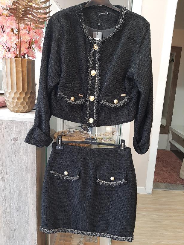 Conjunto preto de saia+casaco 
