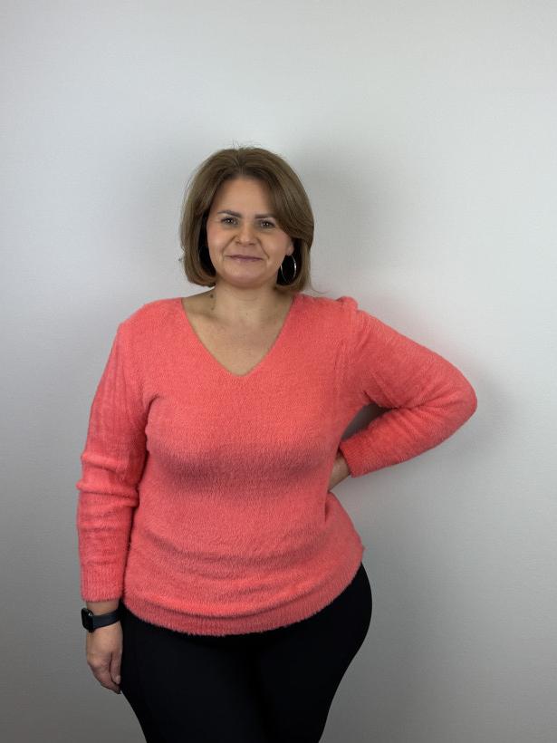 Sweterek alpakowy w serek - wł. - 708 - koral / promocja