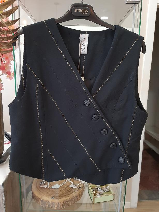 Colete preto com riscas amarelo torrado