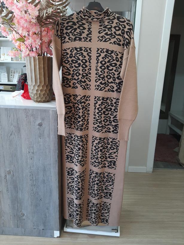 Vestido castanho com padrão de leopardo a preto