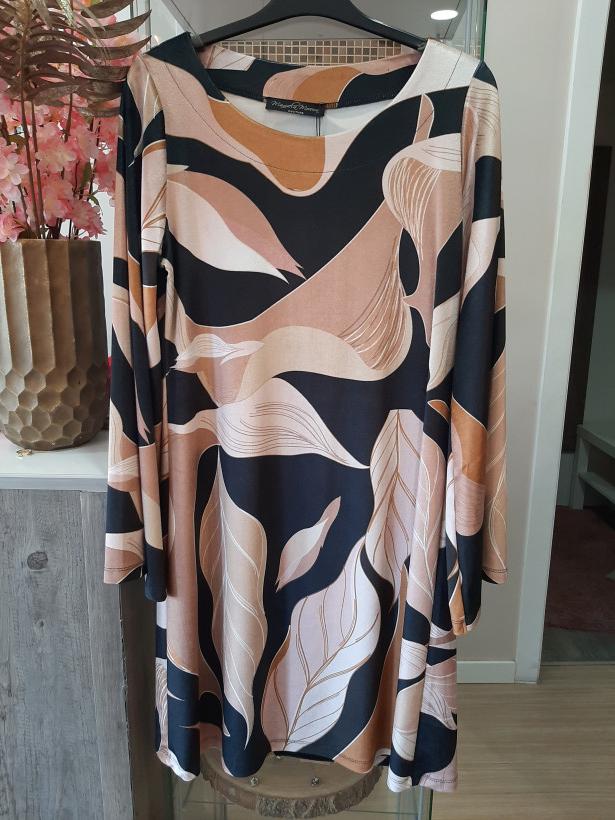 Vestido preto com tons de castanho