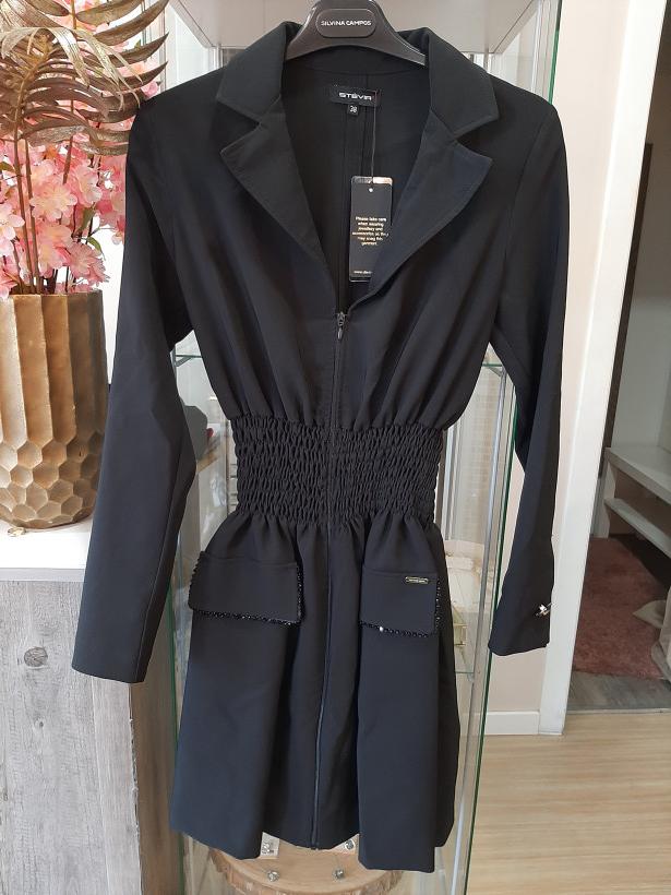 Vestido preto com fecho
