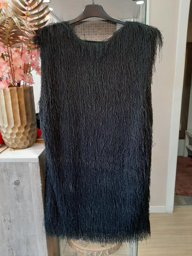 Vestido com franjas e costas abertas