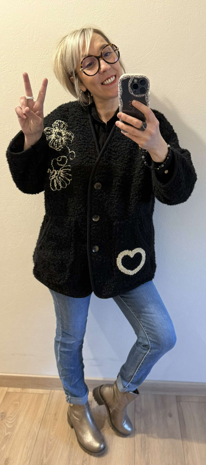 gilet noir motif coeur 